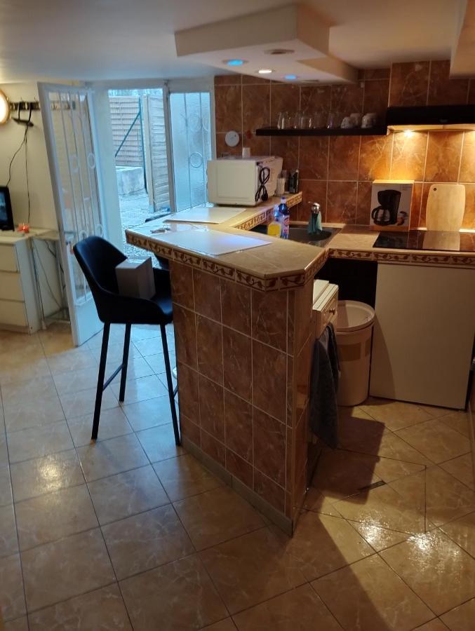 Studio Meuble Avec Piscine Partagee La Ferte-Gaucher Экстерьер фото
